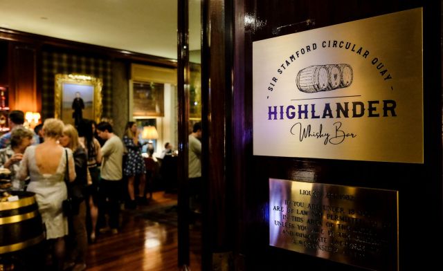 Highlander Whisky Bar Sir Stamford